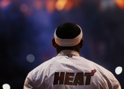 开云平台-卡塔尔之压与安菲尔德之光，范戴克在焦点战中重定义唯一性