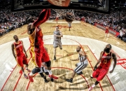 开云体育中国-绿茵场与硬木地板的交响，当德甲争冠战遇见灰熊的翻盘启示