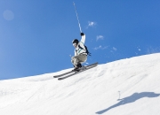 开云APP-森林狼对阵广东队，拉梅洛防守端锁死对手，展现全能球星价值