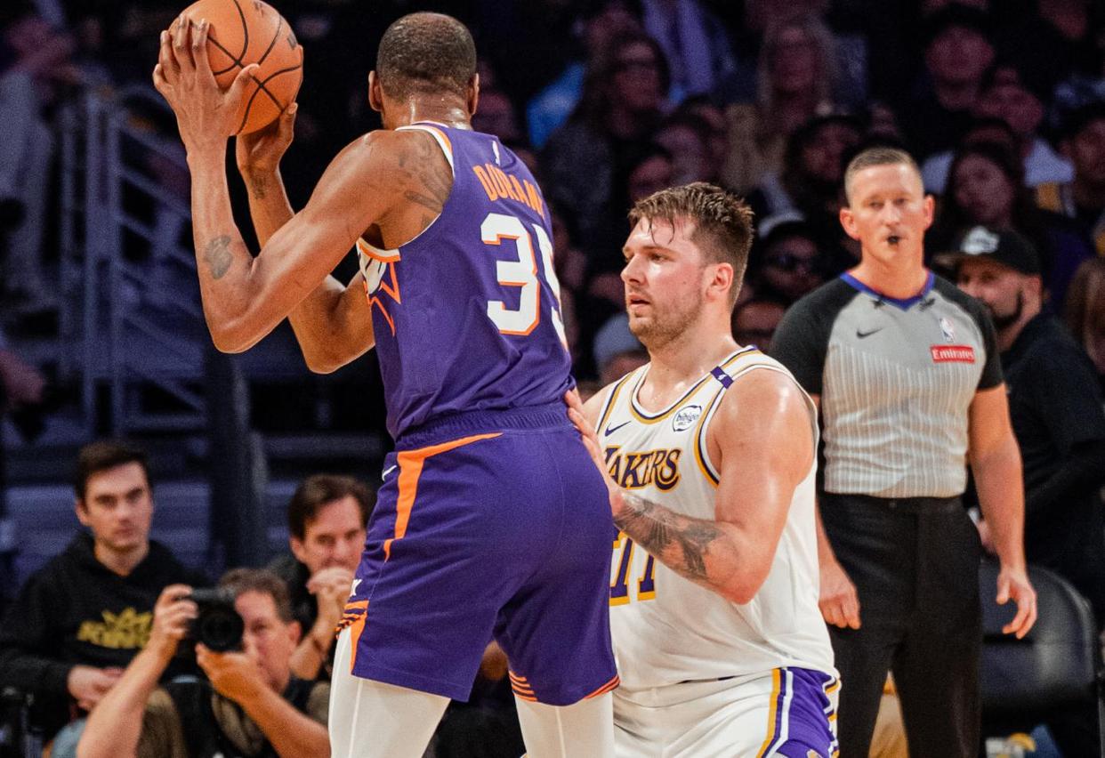 灰熊完胜魔术，阿德巴约三分雨点燃全场的简单介绍