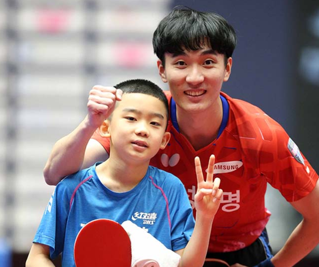 日本乒乓球队碾压韩国乒乓球队，奥恰洛夫高光表现的简单介绍