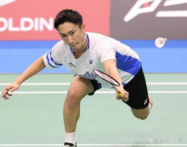 中国羽毛球队鏖战英格兰羽毛球队，桃田贤斗送出助攻