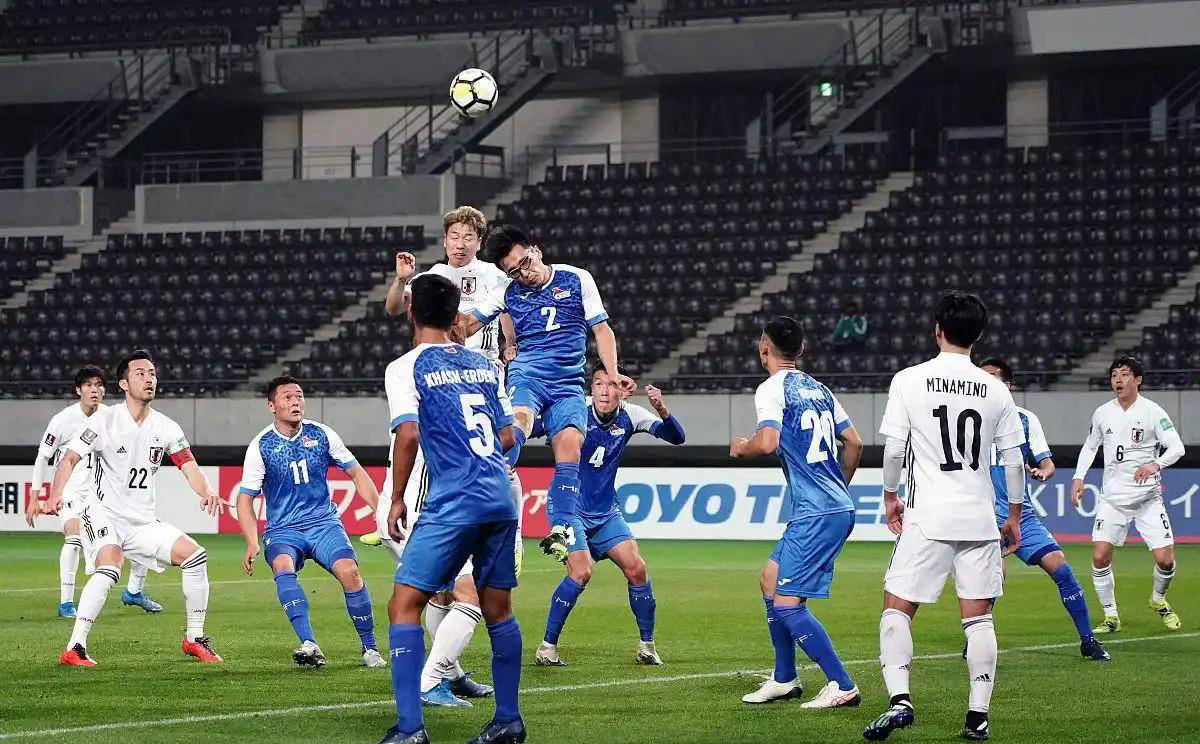 关于布里斯托城客场战平富勒姆，努力保级的信息