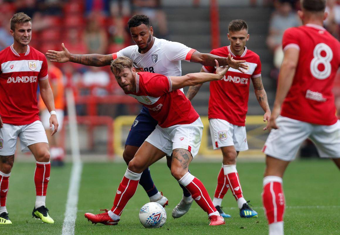 关于布里斯托城客场战平富勒姆，努力保级的信息