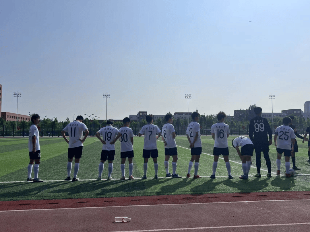 足球比赛中球员们的风采令人心动