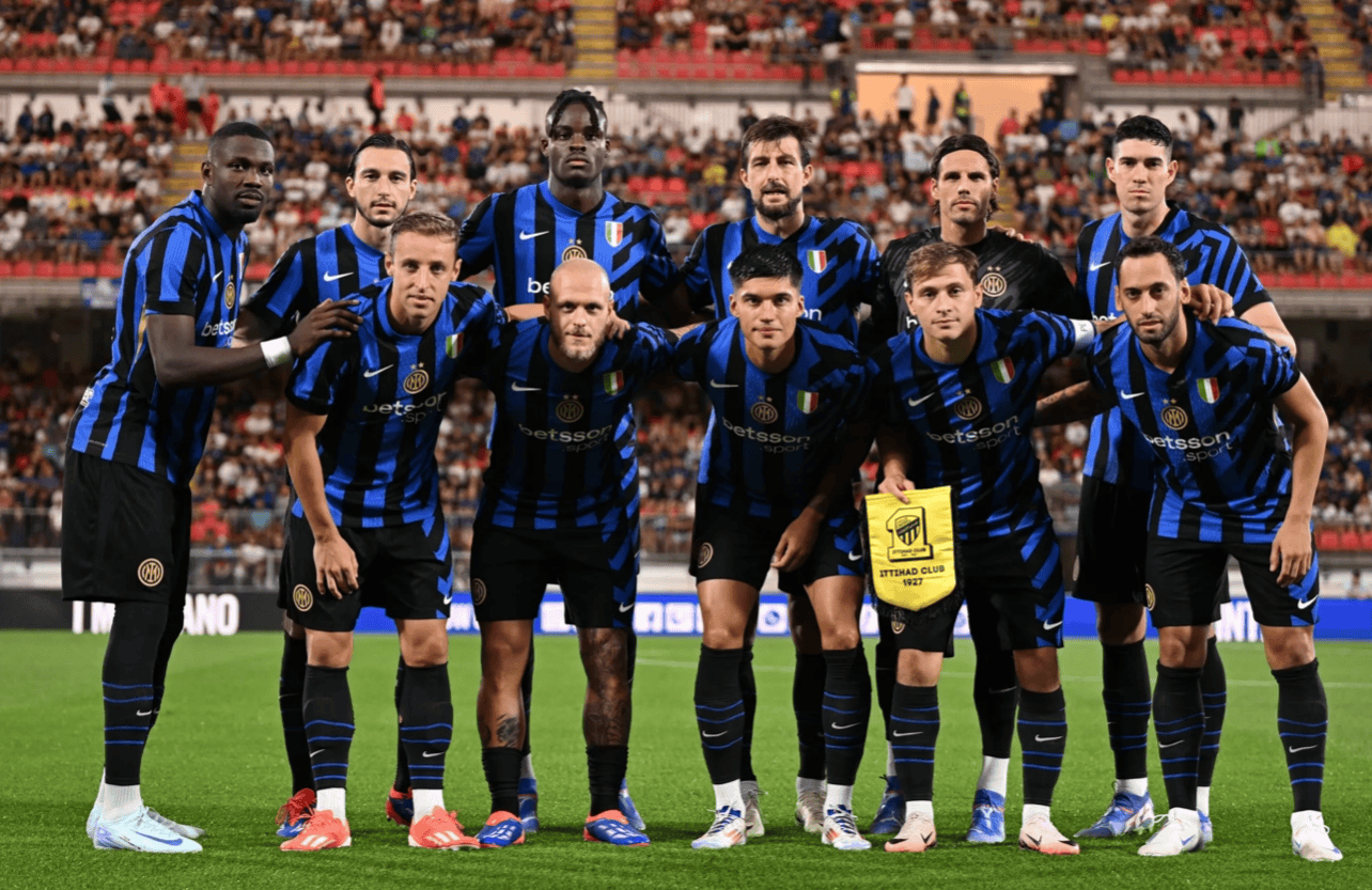 意大利豪门AC米兰重回胜利，球迷欢呼不已