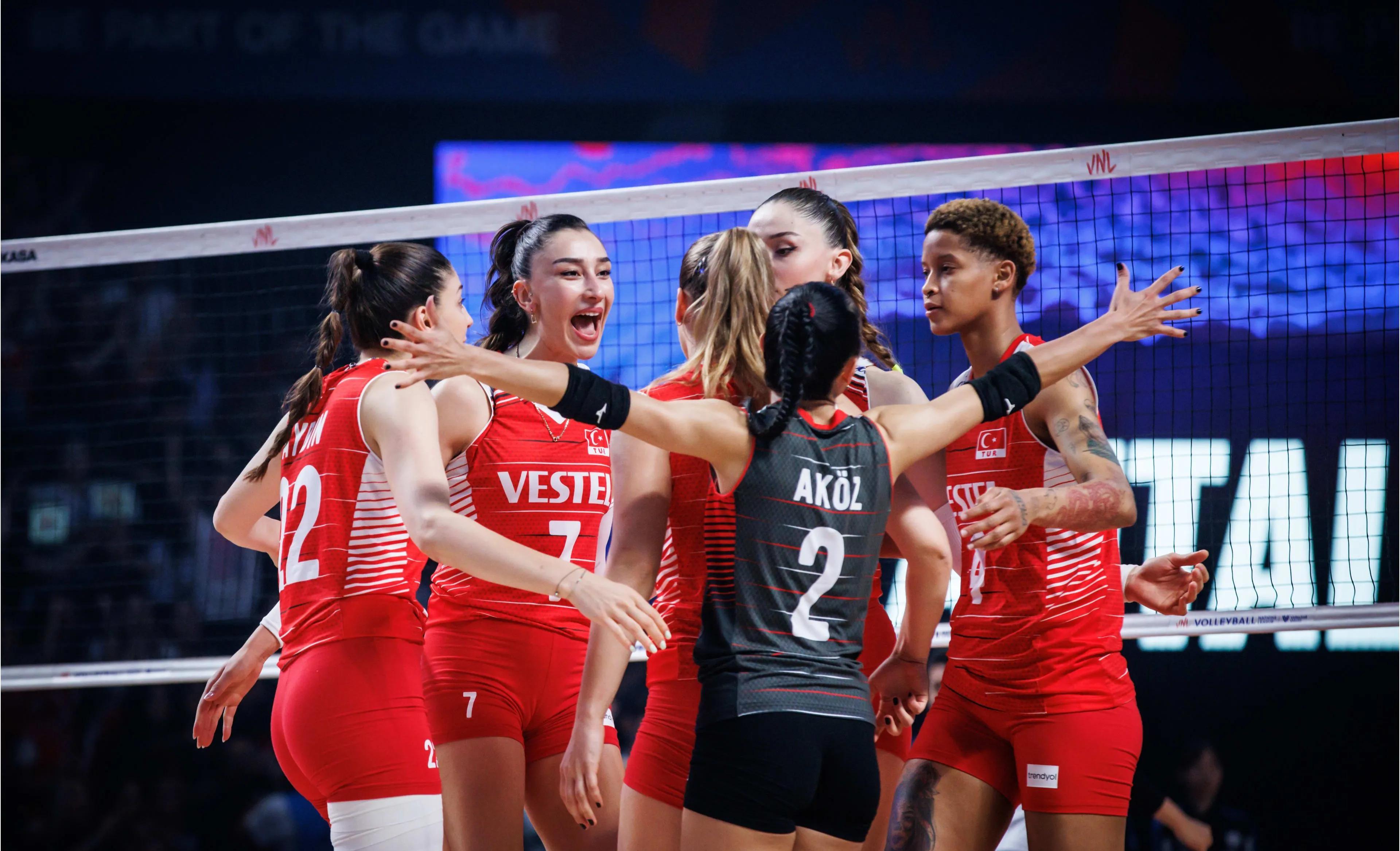 中国女排完胜德国晋级半决赛