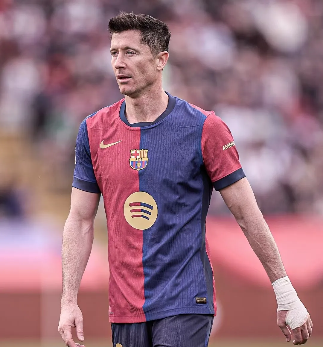 关于莱万连破竞技鼎盛，巴萨防线不稳难抵进攻的信息