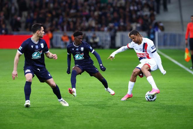 巴黎圣日耳曼遭遇瓶颈，里昂力压领先的简单介绍