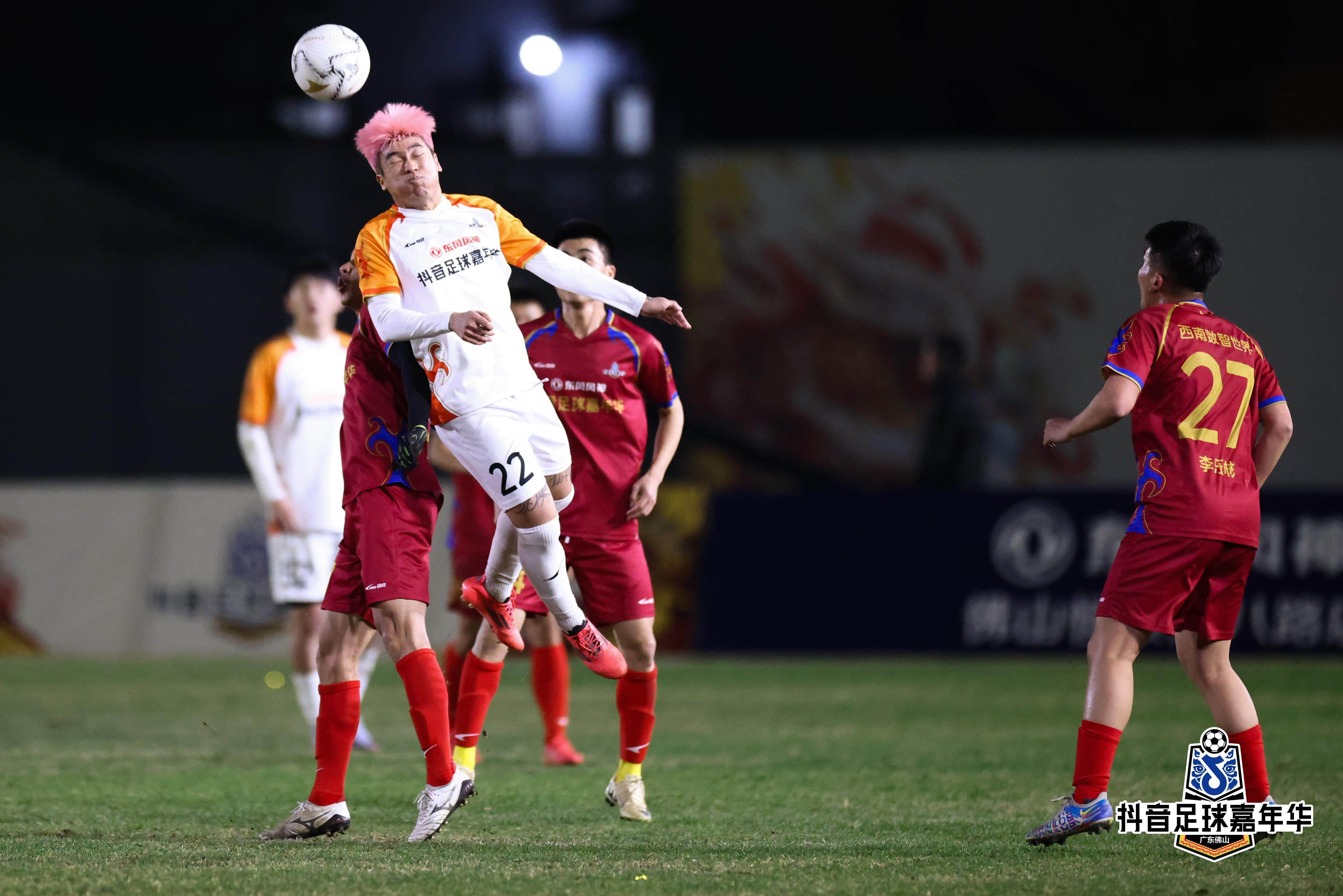 令人热血沸腾的体育盛事！足球比赛花絮的简单介绍