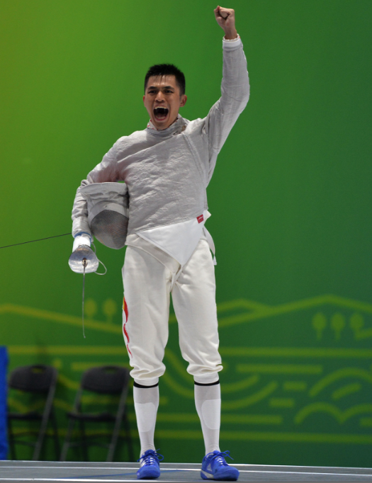 秘鲁击剑选手百折不挠最终获胜