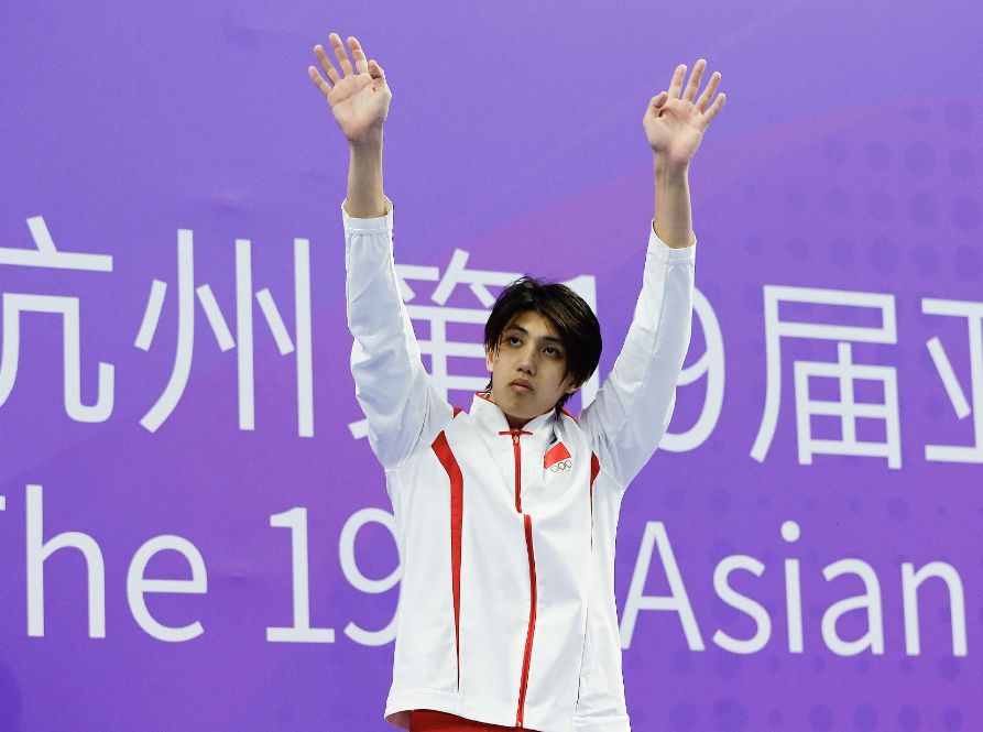 泳坛新星夺金夺银，大放异彩引全球瞩目的简单介绍