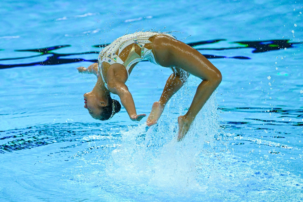 泳坛新星夺金夺银，大放异彩引全球瞩目的简单介绍