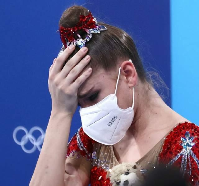 俄罗斯体操选手精彩表现，收获奖牌