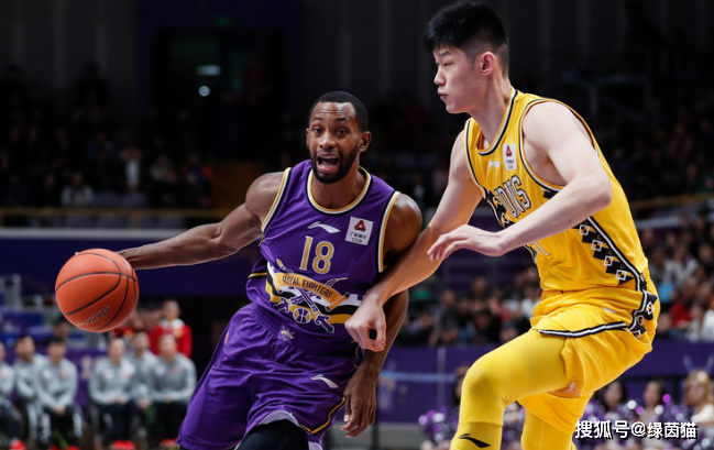 新疆男篮交战胜利，继续领先积分榜的简单介绍