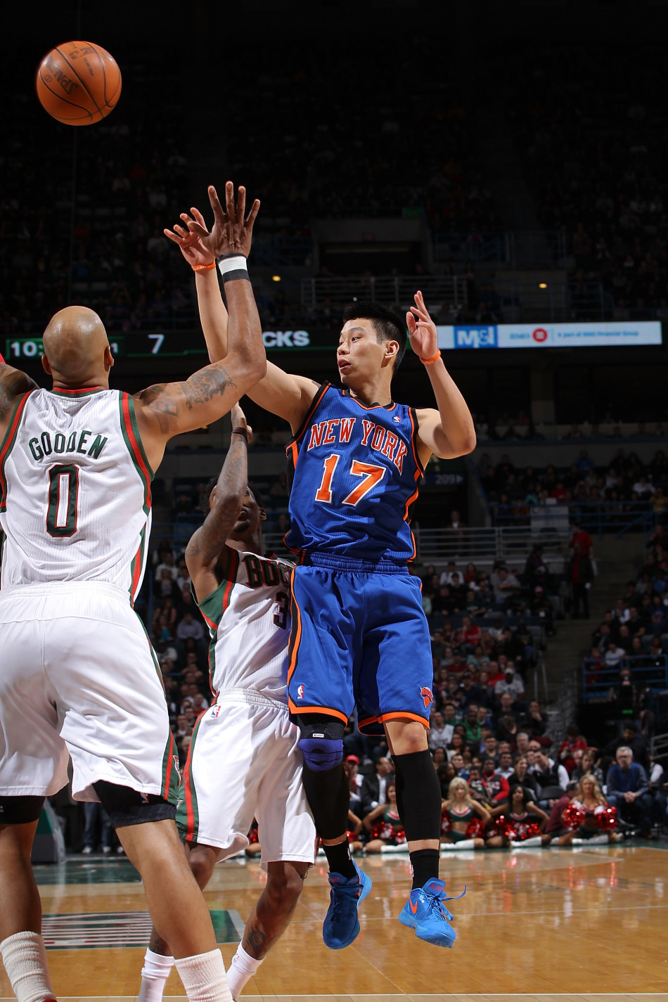 尼克斯不敌雄鹿，奥拓黎则成功率先双双的简单介绍