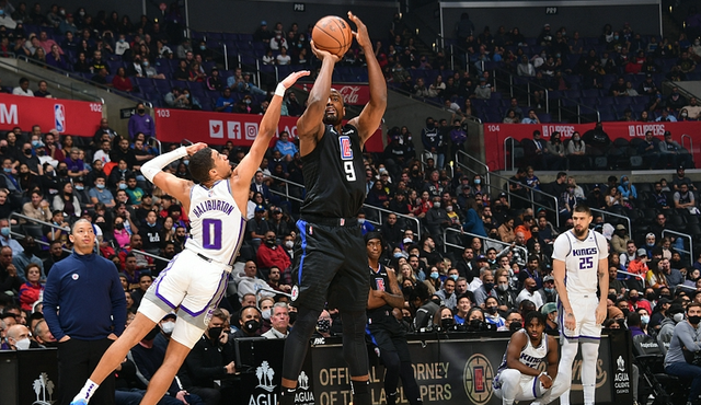 关于四川队绝杀魔术，字母哥统治全场的信息