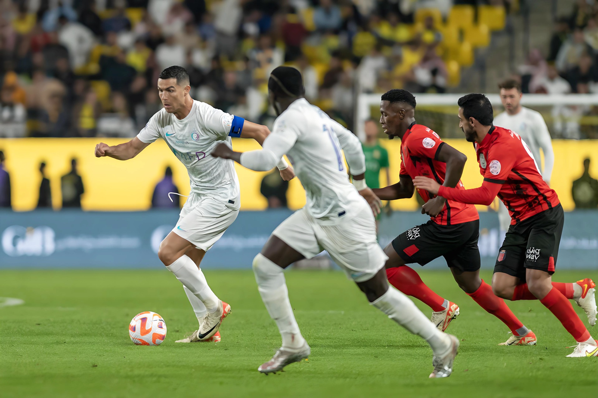 包含智利险胜乌拉圭，C罗扛起全队的词条