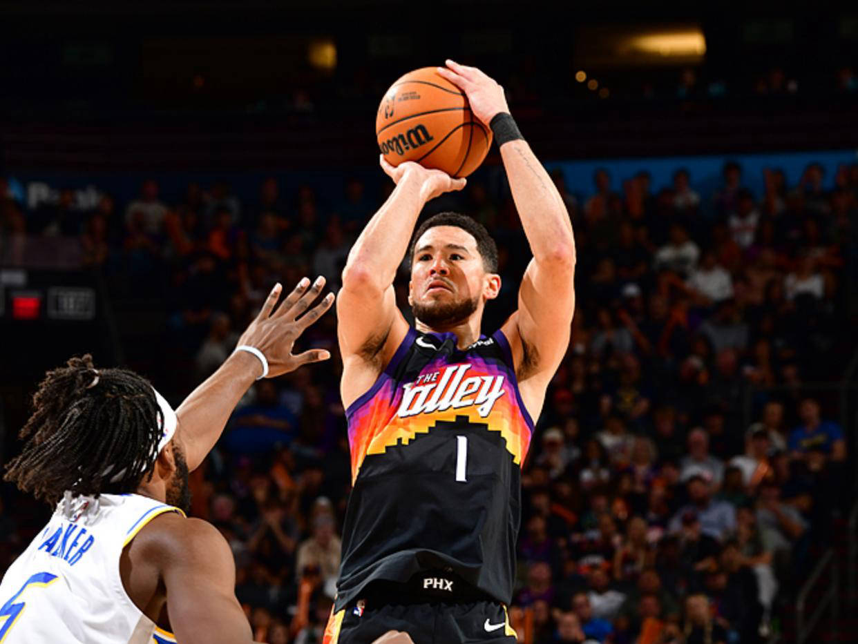 爵士横扫步行者,布克高光表现 爵士横扫步行者,布克高光表现