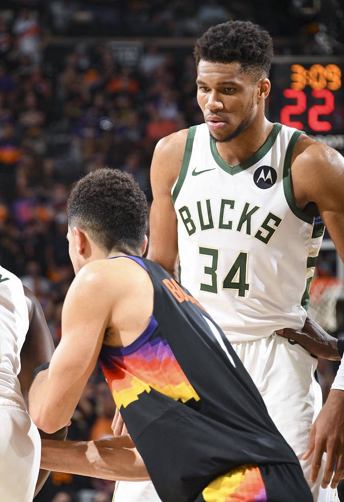 雄鹿绝杀江苏队,詹姆斯惊艳四座 雄鹿绝杀江苏队,詹姆斯惊艳四座