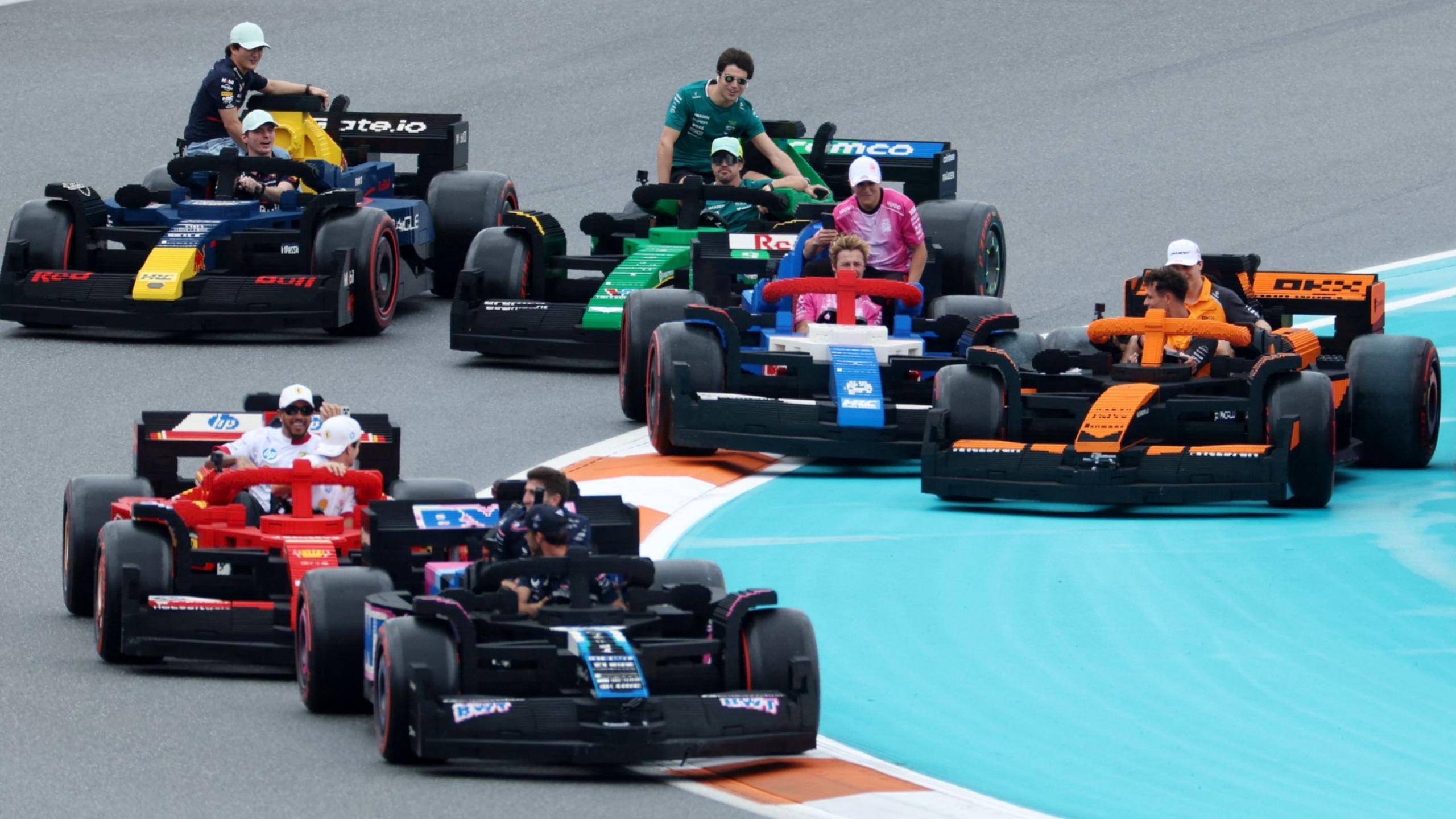 包含雷诺车队翻盘红牛车队，皮亚斯特里高光表现的词条